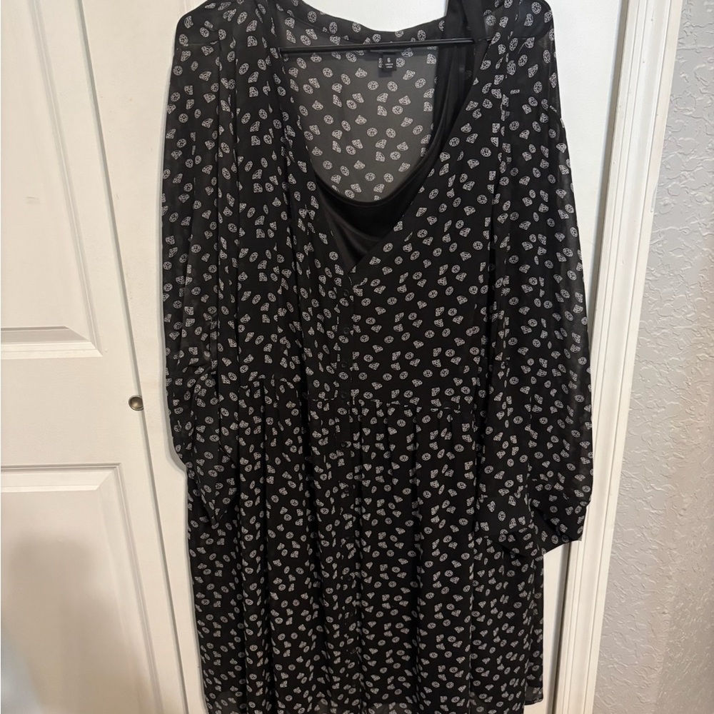 Elegant Black and White Patterned Dress